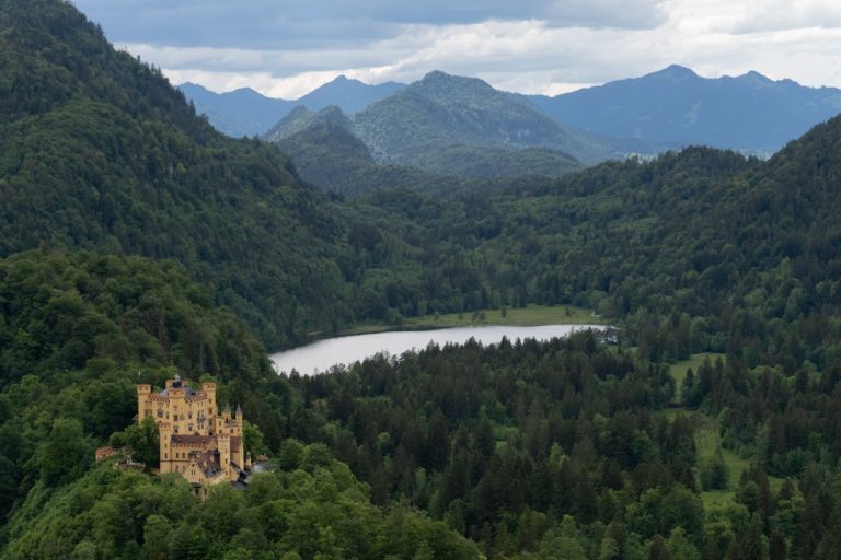 Luxury vs. Affordable Outdoor Travel: Finding Your Perfect Balance